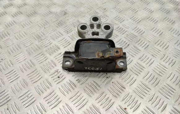 Fiat 500L Engine mount bracket 50515483
