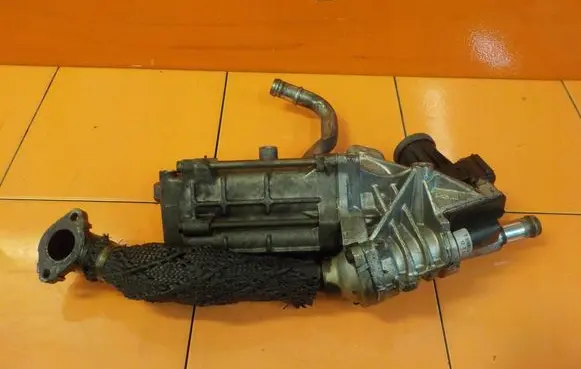 Land Rover Range Rover L405 EGR thermostat 9X2Q9U438CA