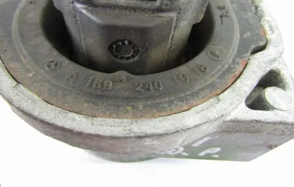 Mercedes-Benz B W245 Engine mount bracket A1692401018F
