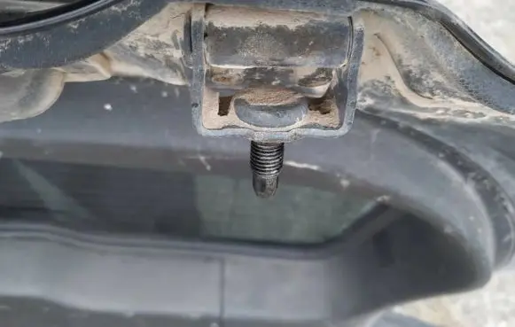 Mazda 5 Tailgate/trunk/boot hinge 