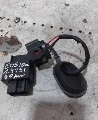 Volkswagen Eos Fuel pump relay 