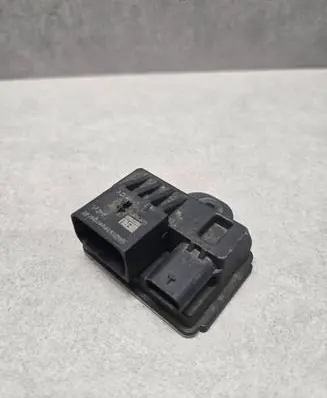 BMW 5 F10 F11 Glow plug pre-heat relay 7810856 0522120103