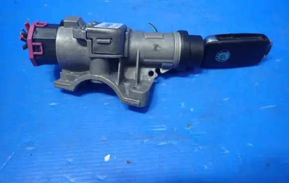 Skoda Roomster (5J) Ignition lock 4B0905851Q