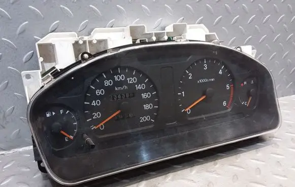 Mitsubishi Galant Speedometer (instrument cluster) MR381828