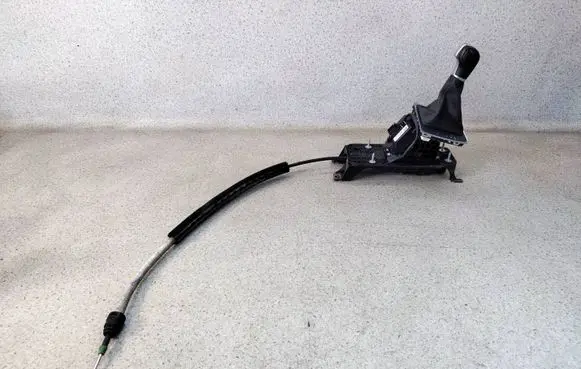 Volkswagen Golf VII Gear shifter/selector 5Q1713025R18 5Q1713025R