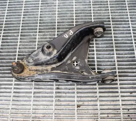 Dacia Sandero Front lower control arm/wishbone