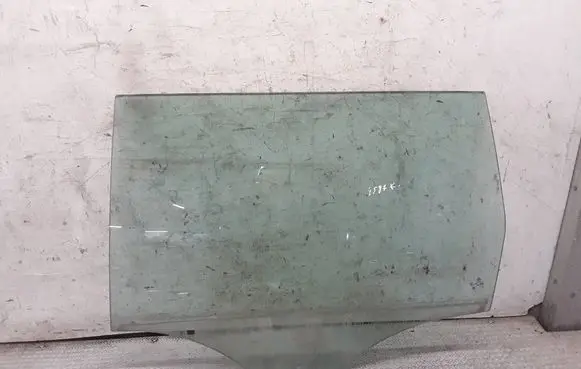 Volkswagen PASSAT B7 Rear door window glass