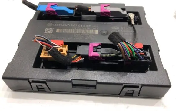 Audi A7 S7 4G Central body control module 4H0907064GP
