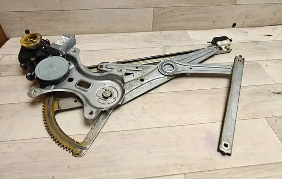 Toyota Corolla Verso E121 Rear door window regulator with motor 997250100