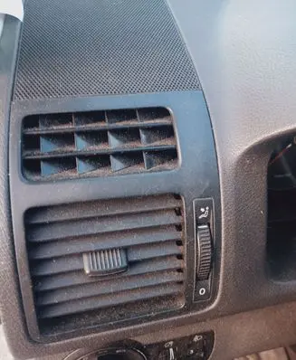 Volkswagen Touran I Dash center air vent grill