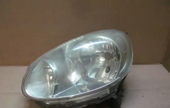 Nissan Micra Headlight/headlamp 260601HB0A L0500006 V09HL09093
