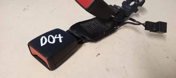 Middle seatbelt buckle (rear)