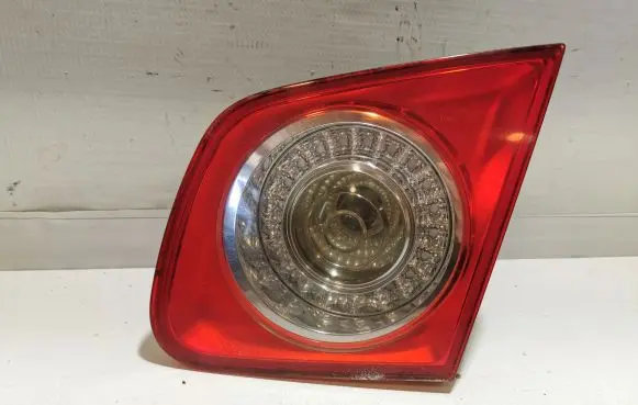 Volkswagen Jetta V Tailgate rear/tail lights 1K5945094
