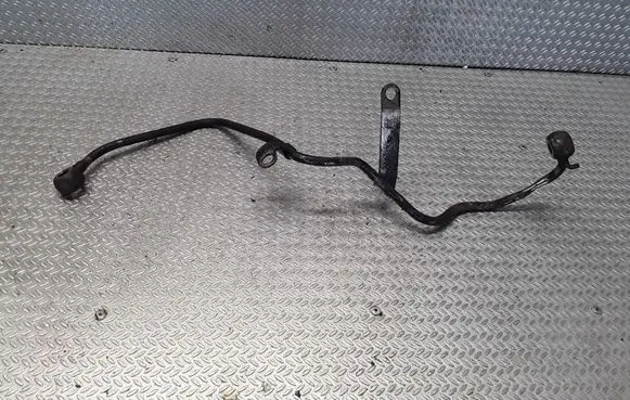 Toyota Avensis T220 Fuel line pipe
