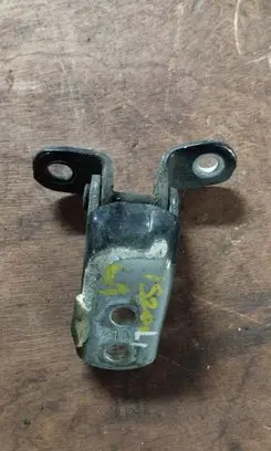 Lexus IS 200-300 Front door lower hinge 