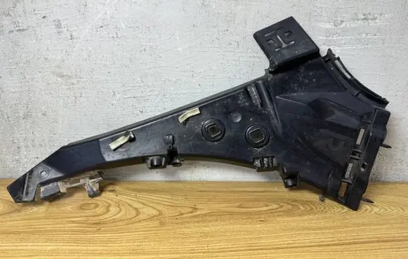Audi Q7 4L Front bumper mounting bracket 30807284