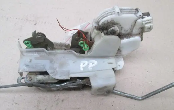 Mitsubishi Galant Front door lock
