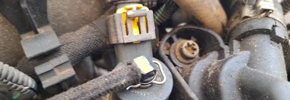 Opel Zafira B Fuel injector 0445110165