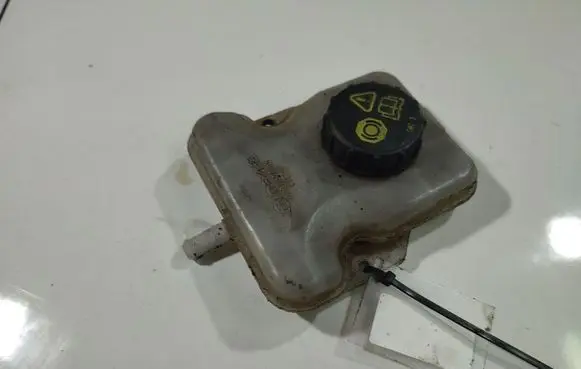 Mazda 5 Brake fluid reservoir C23643550