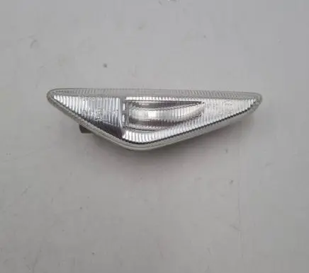 BMW X5 E70 Front fender indicator light 7267977 7171007 135V07W