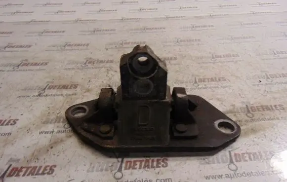 Volvo XC90 Engine mount bracket 8624757