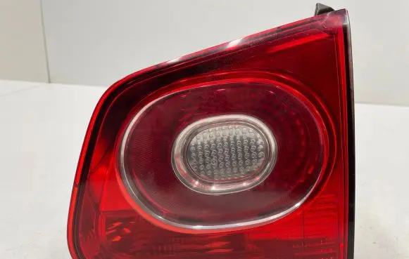 Tailgate rear/tail lights