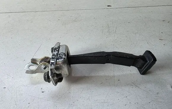 Nissan Juke II F16 Front door check strap stopper 
