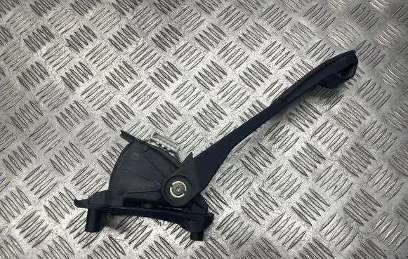 Volvo V70 Accelerator throttle pedal 30636003 6PV00853700
