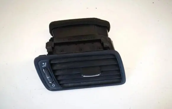 Volkswagen PASSAT B6 Dash center air vent grill 3c1819702e