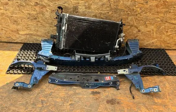Opel Zafira B Radiator support slam panel