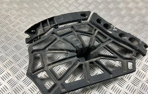 Rear bumper mounting bracket