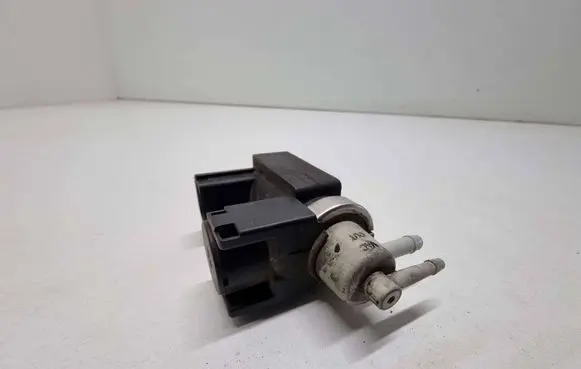 Audi A6 S6 C5 4B Turbo solenoid valve 8E0906627C 07T348 72290313