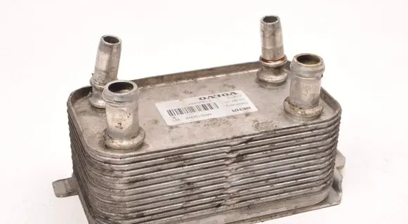 Volvo V50 Engine oil radiator 31305197