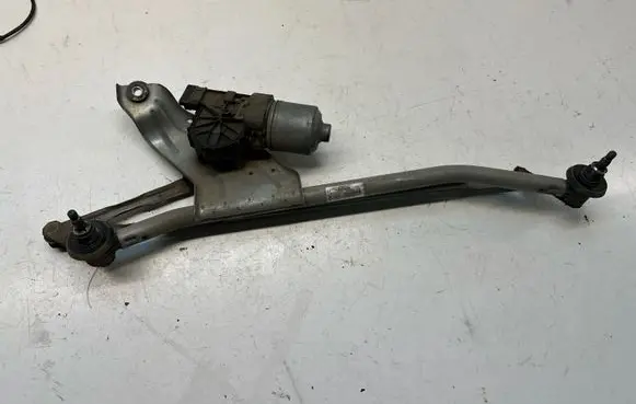 Dacia Duster Front wiper linkage and motor 8200619512