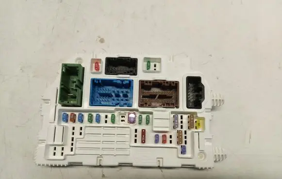 Peugeot 408 I Comfort/convenience module 9846631580