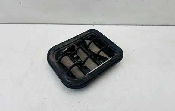 Audi A3 S3 8L Quarter panel pressure vent 1H0819465E