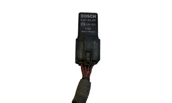 Volvo XC90 Glow plug pre-heat relay 0281003037 8692859