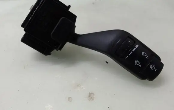 Ford Focus Wiper control stalk 17D940