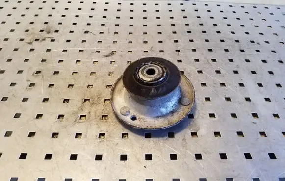 BMW X3 E83 Front shock absorber mounting bracket 10637110