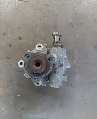 Volkswagen PASSAT B5.5 Power steering pump 8D0145155Q