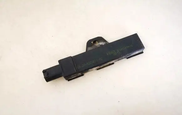 BMW 4 F32 F33 Antenna control unit 6520922083102 6520-9220831-02