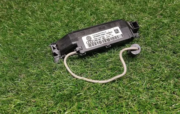Audi A4 S4 B7 8E 8H Alarm movement detector/sensor 8E0951177
