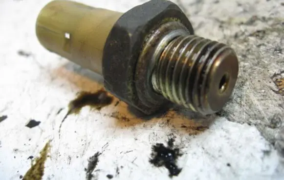 Volvo S40, V40 Oil pressure sensor P0100