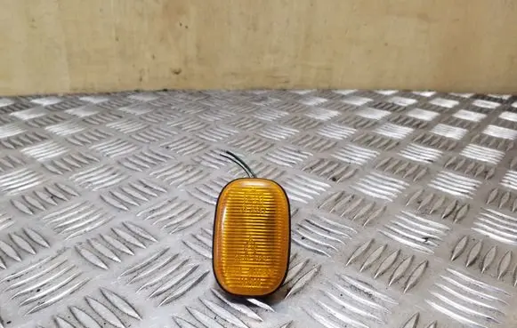 Toyota Avensis Verso Front fender indicator light 013047 6R019461