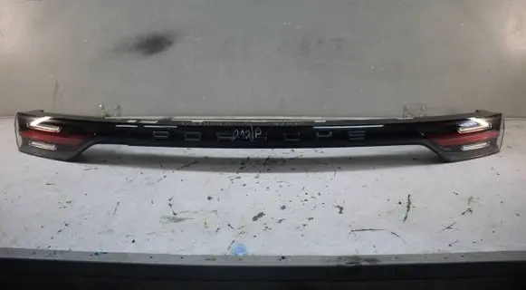 Porsche Cayenne (9Y0 9Y3) Tailgate rear/tail lights