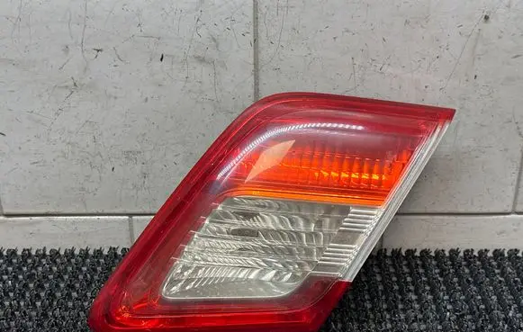 Toyota Camry Tailgate rear/tail lights 8158006370