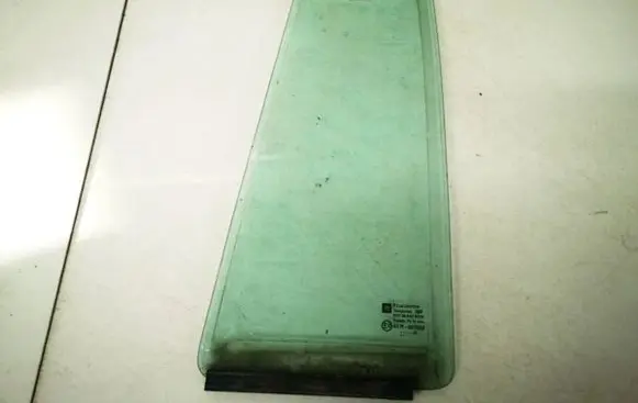 Rear vent window glass