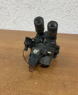 Mercedes-Benz E W210 Coolant heater control valve 0235451628 E855