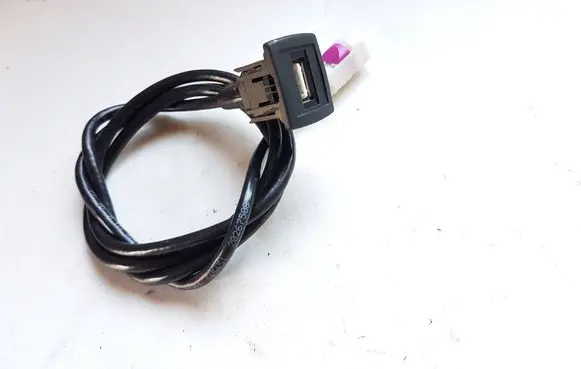Mercedes-Benz A W176 USB socket connector A1178200315