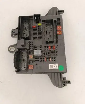 Opel Insignia A Fuse module 13277318
